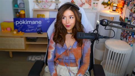 pokimane boobs naked|POKIMANE SHOWS HER TITS ON TWITCH LIVE STREAM。